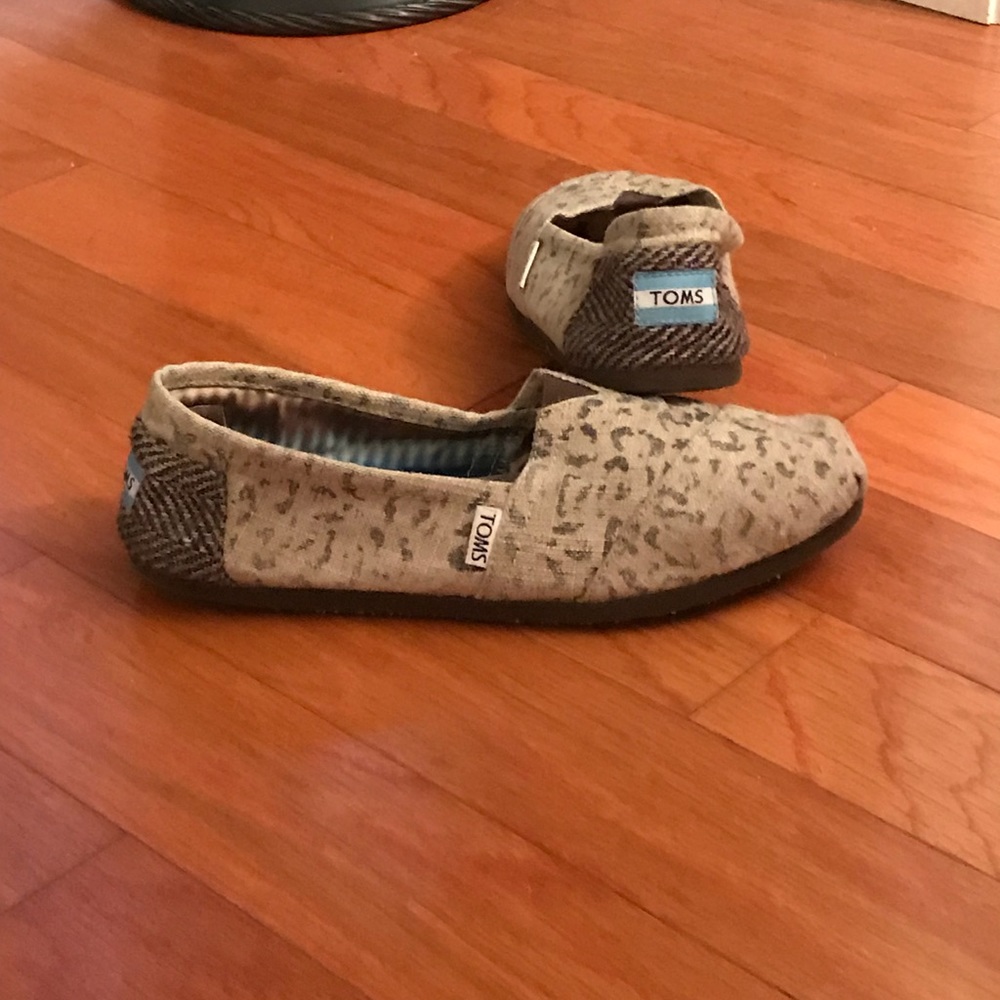 Toms Women Flat Shoes Slip On leopard Size 8.5